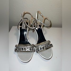 Women’s Badgley Mischka Marina White Satin Dress Sandals Heels Shoes Sz 9M